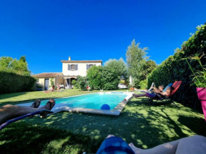 maison provençale avec piscine privée non partagée